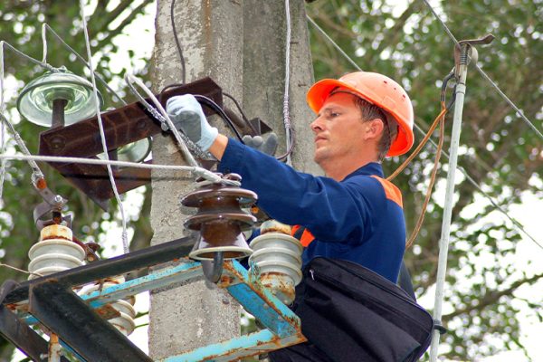 Power-grid-checking-to-repair-services